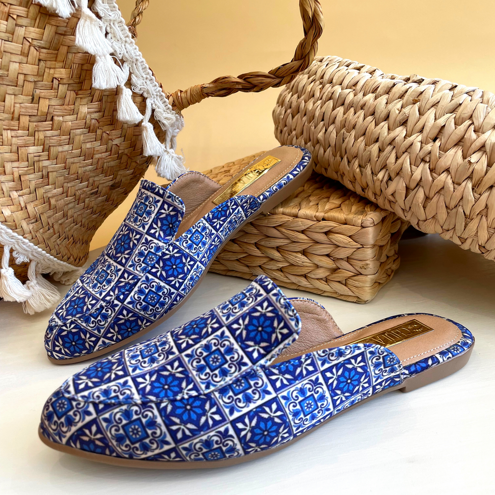 
            
                Load image into Gallery viewer, Talavera Azul Mule Shoe
            
        